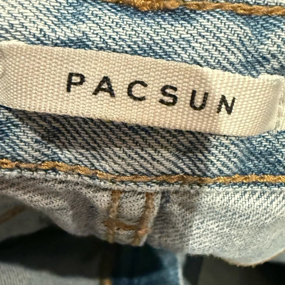 PacSun 90’s Boyfriend Distressed Light Blue Women's Jeans Size 26